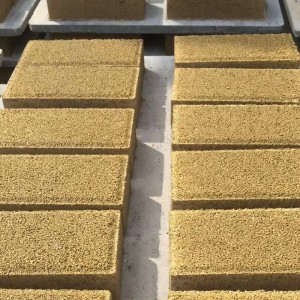 市政道路黄色透水砖铺装 耐腐蚀抗压 彩色面包砖 记中工程a03